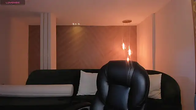 Snapshot of AnaisNin chatting on January 28, 2025, 12:00 pm AnaisNin online show from January 28, 2025, 12:00 pm