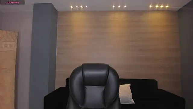 Snapshot of AnaisNin chatting on February 4, 2025, 11:49 am AnaisNin online show from February 4, 2025, 11:49 am