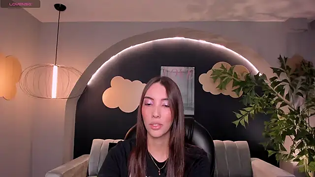 Snapshot of AnaisNin chatting on February 10, 2025, 12:18 pm AnaisNin online show from February 10, 2025, 12:18 pm