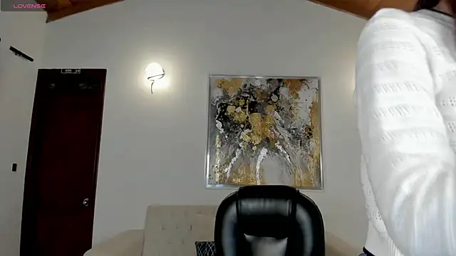 Snapshot of AnaisNin chatting on October 2, 2025, 2:51 am AnaisNin online show from October 2, 2025, 2:51 am