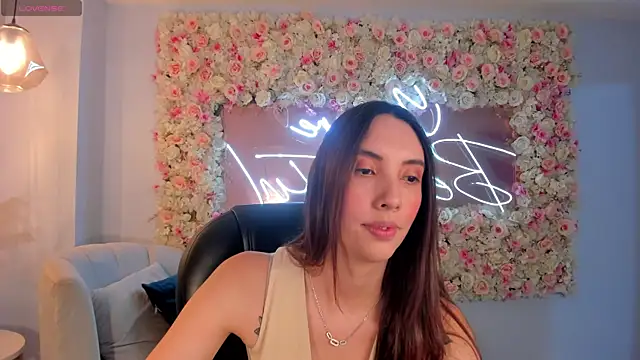 Snapshot of AnaisNin chatting on October 15, 2025, 8:53 pm AnaisNin online show from October 15, 2025, 8:53 pm