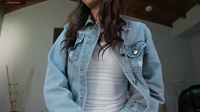 Snapshot of AnaisNin chatting on November 19, 2025, 3:39 am AnaisNin online show from November 19, 2025, 3:39 am