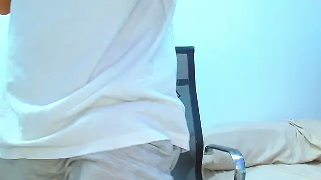 Snapshot of jhony-sex chatting on March 18, 2025, 2:04 am jhony-sex online show from March 18, 2025, 2:04 am