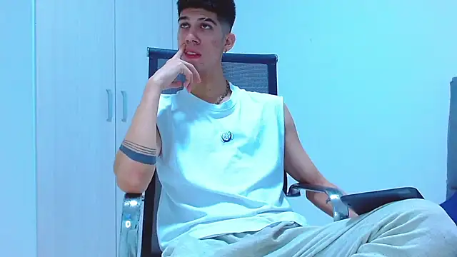 Snapshot of jhony-sex chatting on October 28, 2025, 3:43 am jhony-sex online show from October 28, 2025, 3:43 am