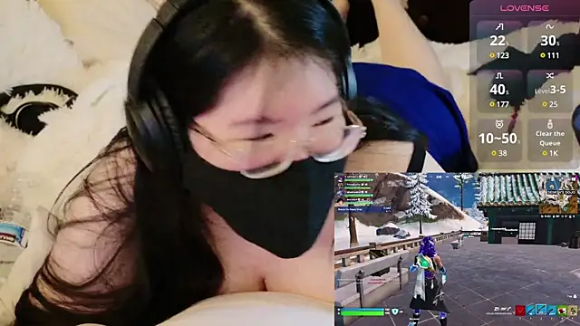 Snapshot of Kara-Nuna chatting on December 8, 2024, 11:35 am Kara-Nuna online show from December 8, 2024, 11:35 am