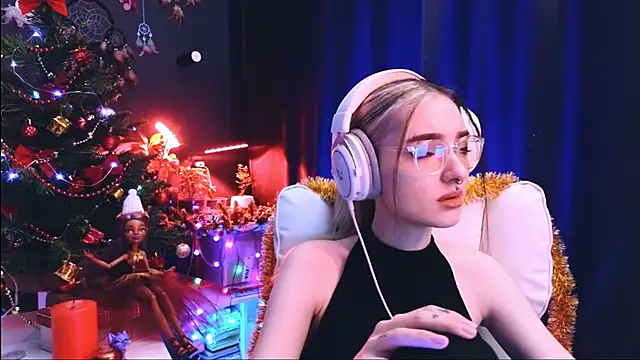 Snapshot of Avi_Nile chatting on December 20, 2024, 2:19 am Avi Nile online show from December 20, 2024, 2:19 am