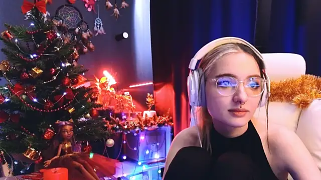 Snapshot of Avi_Nile chatting on December 20, 2024, 5:25 am Avi Nile online show from December 20, 2024, 5:25 am