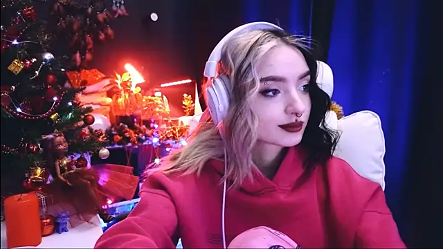 Snapshot of Avi_Nile chatting on December 25, 2024, 2:35 am Avi Nile online show from December 25, 2024, 2:35 am