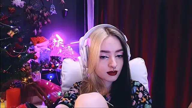 Snapshot of Avi_Nile chatting on January 9, 2025, 1:50 am Avi Nile online show from January 9, 2025, 1:50 am