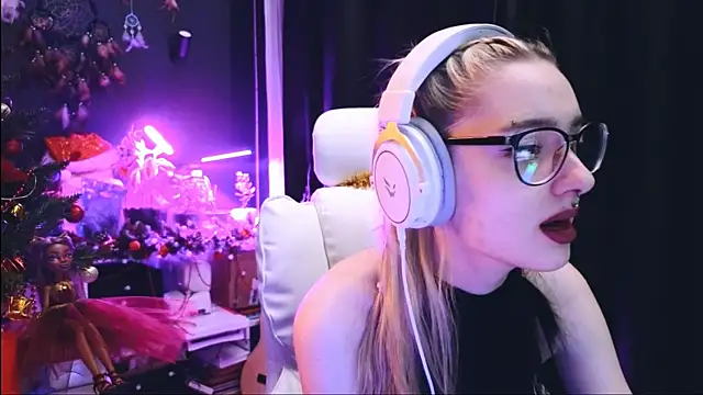 Snapshot of Avi_Nile chatting on January 13, 2025, 12:19 am Avi Nile online show from January 13, 2025, 12:19 am