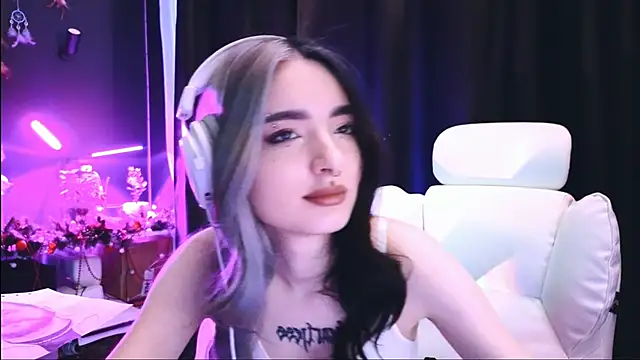 Snapshot of Avi_Nile chatting on January 20, 2025, 2:22 am Avi Nile online show from January 20, 2025, 2:22 am