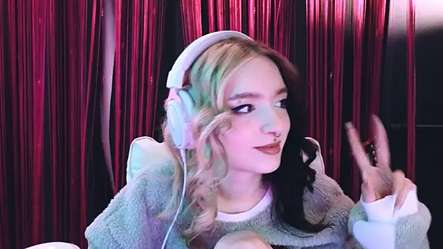 Snapshot of Avi_Nile chatting on March 11, 2025, 2:43 am Avi Nile online show from March 11, 2025, 2:43 am