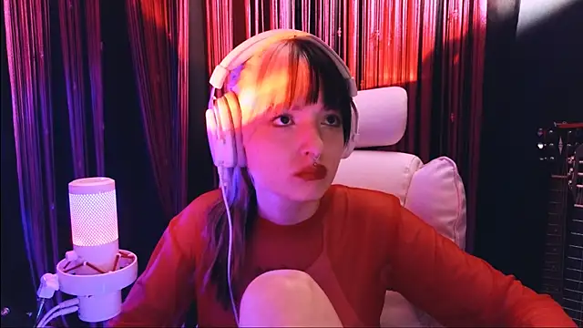 Snapshot of Avi_Nile chatting on December 16, 2025, 8:58 pm Avi Nile online show from December 16, 2025, 8:58 pm