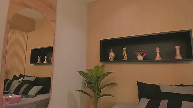 IrisBaker online show from March 3, 2025, 11:24 pm