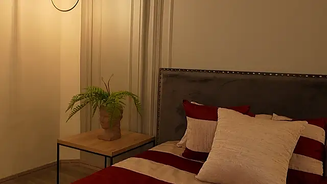 IrisBaker online show from September 11, 2025, 9:04 pm