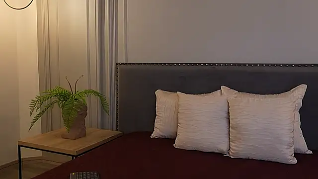 IrisBaker online show from October 4, 2025, 11:03 pm