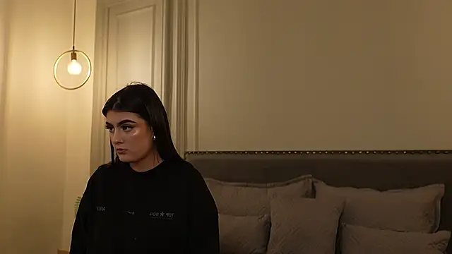 IrisBaker online show from October 6, 2025, 10:18 pm