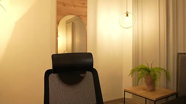 IrisBaker online show from October 27, 2025, 9:08 pm