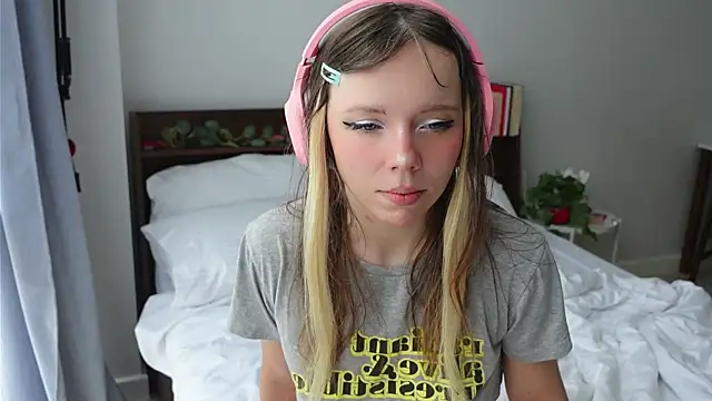 Snapshot of Ayra_Lust chatting on March 2, 2025, 3:45 am Ayra Lust online show from March 2, 2025, 3:45 am