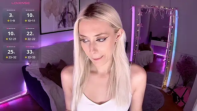 LoryWood online show from February 2, 2025, 3:07 pm