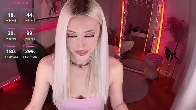 LoryWood online show from February 16, 2025, 2:32 pm