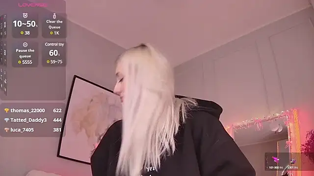 LoryWood online show from March 13, 2025, 9:05 pm