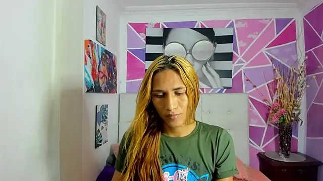 Snapshot of Brisahott chatting on December 3, 2024, 1:54 pm Brisahott online show from December 3, 2024, 1:54 pm