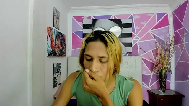 Snapshot of Brisahott chatting on January 10, 2025, 2:23 pm Brisahott online show from January 10, 2025, 2:23 pm