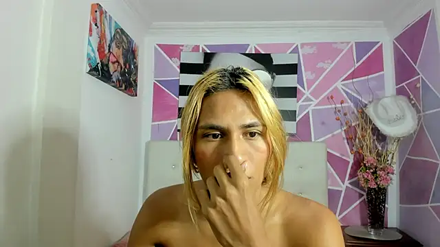 Snapshot of Brisahott chatting on March 6, 2025, 2:29 pm Brisahott online show from March 6, 2025, 2:29 pm