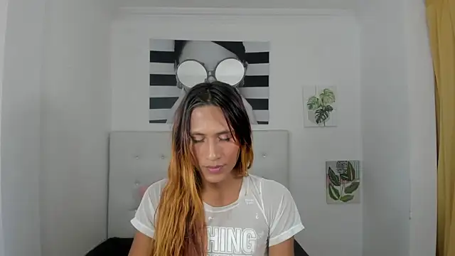 Brisahott online show from December 19, 2025, 7:54 pm