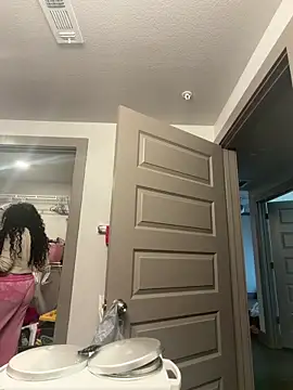 Snapshot of life-ent chatting on September 29, 2025, 4:01 pm life-ent online show from September 29, 2025, 4:01 pm