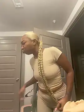 Snapshot of life-ent chatting on November 5, 2025, 11:54 am life-ent online show from November 5, 2025, 11:54 am