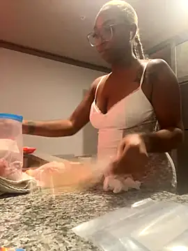 Snapshot of life-ent chatting on November 6, 2025, 12:00 am life-ent online show from November 6, 2025, 12:00 am