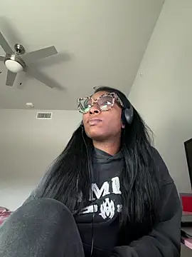 Snapshot of life-ent chatting on December 3, 2025, 6:50 pm life-ent online show from December 3, 2025, 6:50 pm