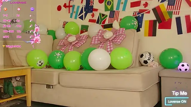 Snapshot of Milky_flexy_cat chatting on June 15, 2026, 2:52 pm Milky flexy cat online show from June 15, 2026, 2:52 pm