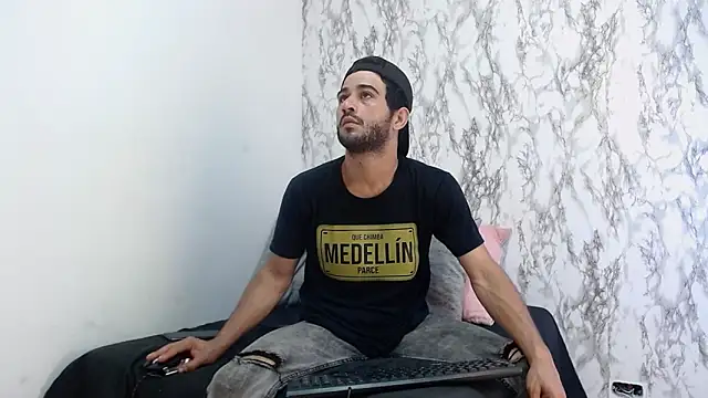 Moon and aaron online show from February 22, 2026, 3:40 am