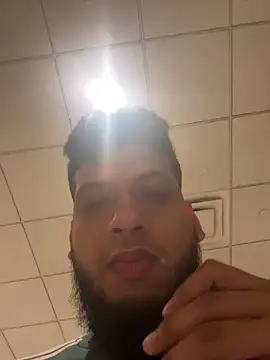 casadoscuriosos97 online show from January 2, 2025, 7:33 am