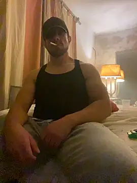 Snapshot of FumesClouds chatting on January 15, 2025, 11:00 am FumesClouds online show from January 15, 2025, 11:00 am