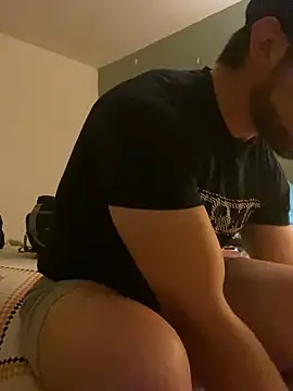 Snapshot of FumesClouds chatting on February 2, 2025, 1:52 pm FumesClouds online show from February 2, 2025, 1:52 pm