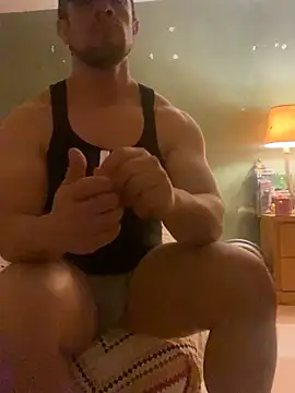 Snapshot of FumesClouds chatting on February 12, 2025, 2:35 am FumesClouds online show from February 12, 2025, 2:35 am