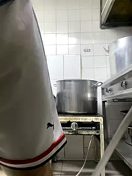 Snapshot of FumesClouds chatting on September 10, 2025, 1:22 pm FumesClouds online show from September 10, 2025, 1:22 pm