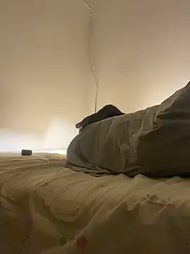 Snapshot of FumesClouds chatting on October 17, 2025, 11:35 am FumesClouds online show from October 17, 2025, 11:35 am