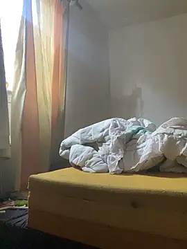 Snapshot of FumesClouds chatting on November 6, 2025, 5:36 pm FumesClouds online show from November 6, 2025, 5:36 pm