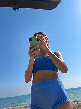 JuicyFruits93 online show from June 26, 2026, 1:26 pm