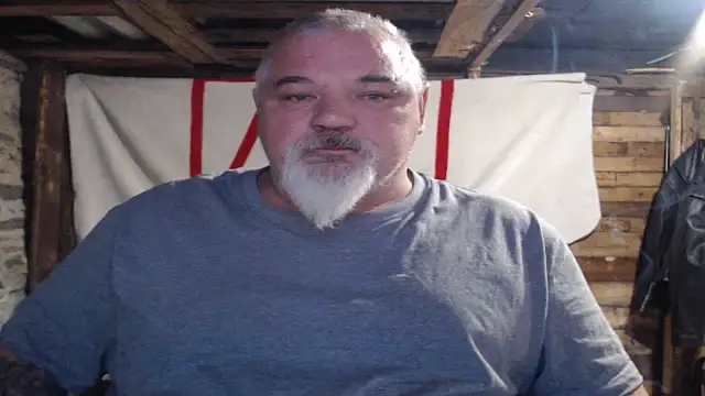 Newfiesausage1972 online show from November 17, 2025, 12:33 pm