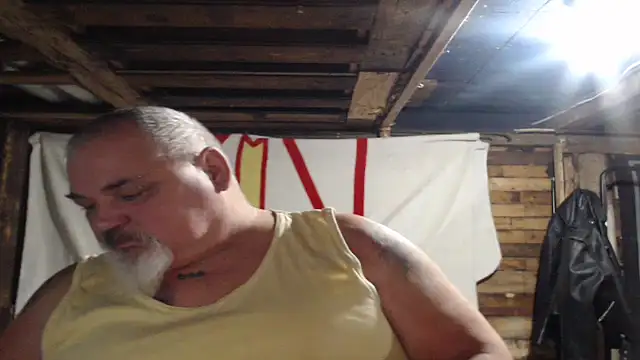 Newfiesausage1972 online show from December 22, 2025, 12:02 pm