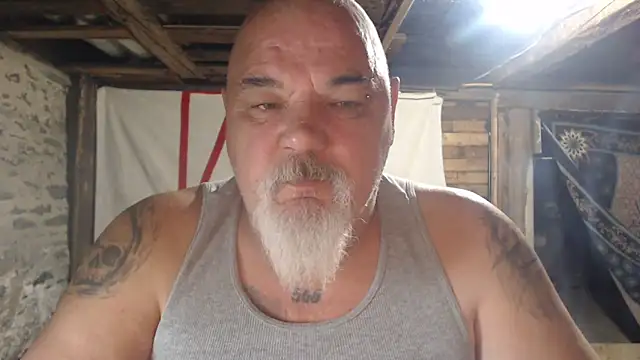 Newfiesausage1972 online show from April 25, 2026, 7:55 am