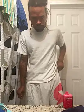 Snapshot of 1BeautyN1Beast chatting on December 4, 2024, 3:59 am 1BeautyN1Beast online show from December 4, 2024, 3:59 am