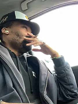 Snapshot of 1BeautyN1Beast chatting on December 9, 2024, 2:06 pm 1BeautyN1Beast online show from December 9, 2024, 2:06 pm