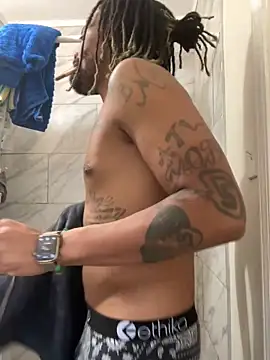 Snapshot of 1BeautyN1Beast chatting on December 9, 2024, 8:54 pm 1BeautyN1Beast online show from December 9, 2024, 8:54 pm